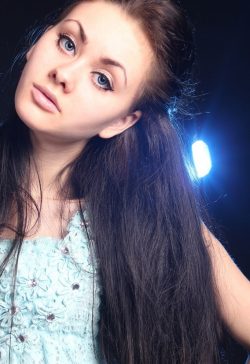 Горячая девушка ищет парня для секса без обязательств Горячая девушка ищет парня для секса без обязательств